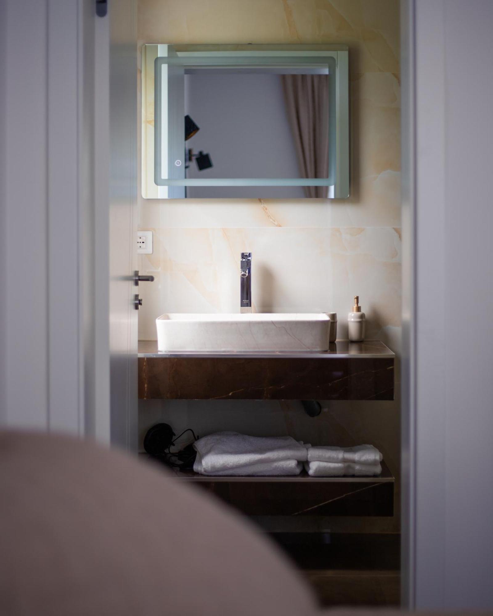 Bed and Breakfast White House Radac Peja Экстерьер фото